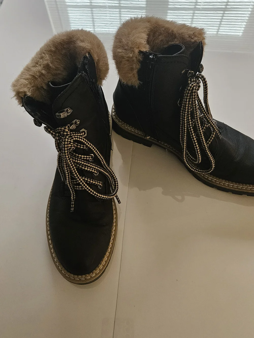 Steve Madden Black Lace-Up Winter Boots with Brown Faux-Fur Trim